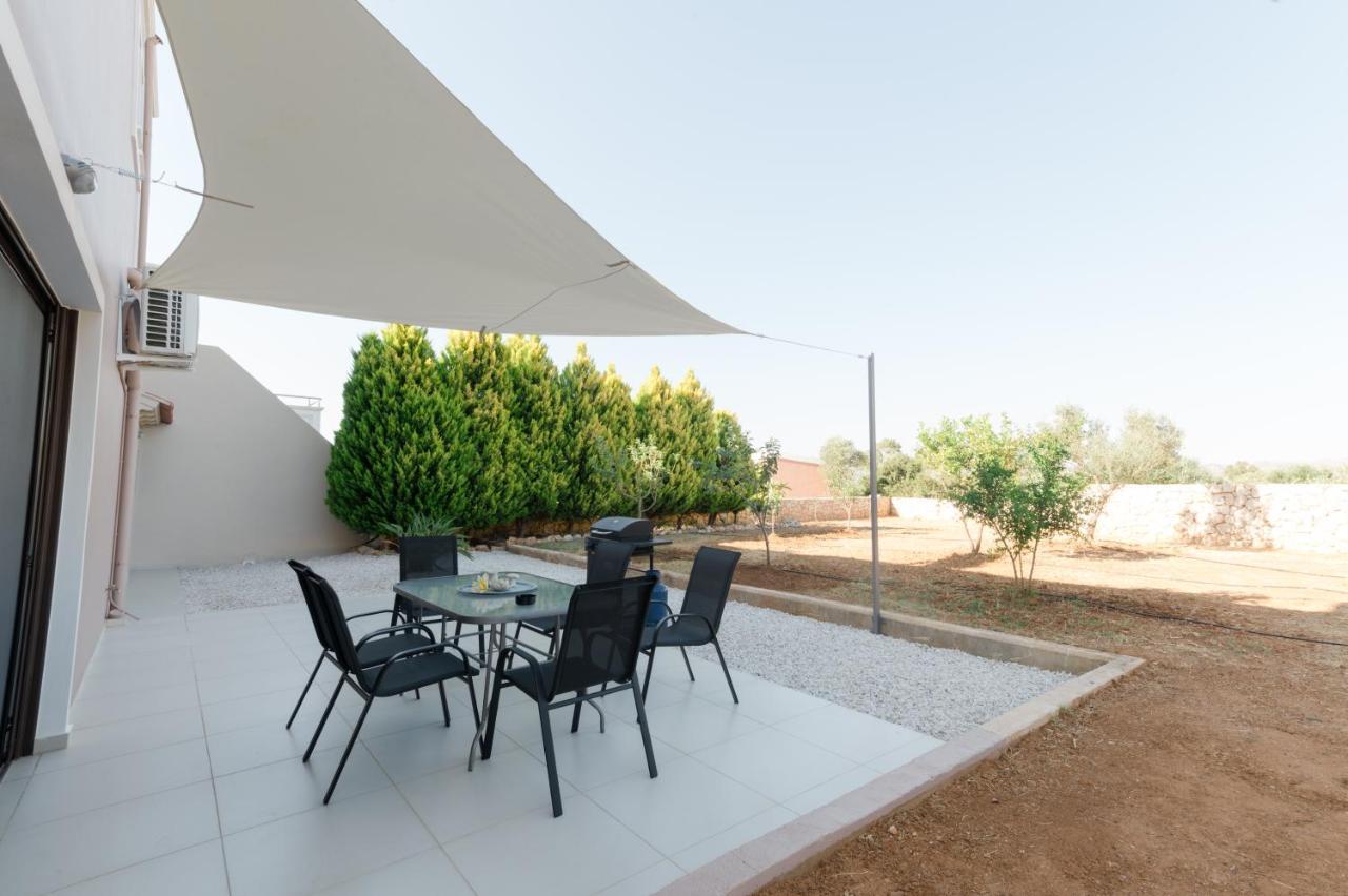 Harmony Deluxe Villa With Sea Mountain View Kambánion Exterior foto
